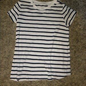 Women Size X-Small - Two (2) Short Sleeve Tops Bundle (Aeri & Hollister)